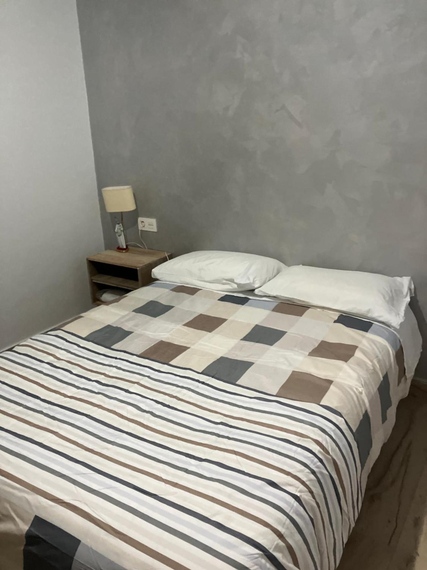 Apartamento En Camino De Ronda De Dos Habitaciones Y Salon Гранада Екстериор снимка
